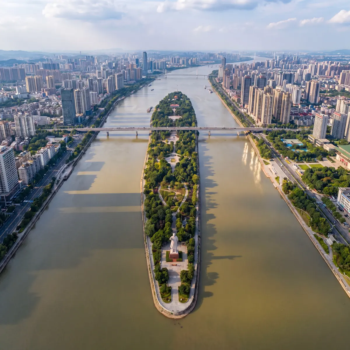 Summer in Hunan (Jun - Aug): Spicy Heat, Ice Cold Dives & 'Furnace' Energy